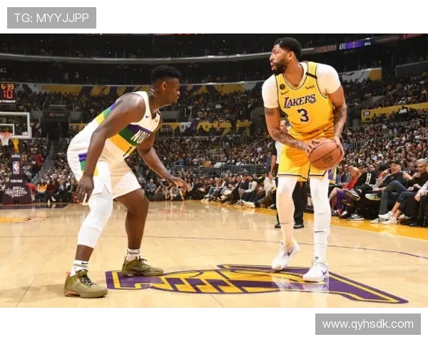 [NBA]詹姆斯运球被抢断 怀特反击上篮轻松打进.